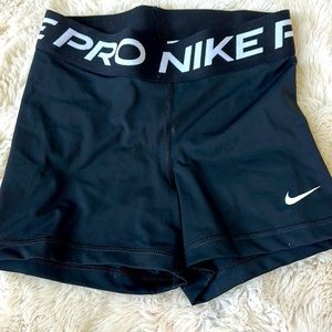 Nike Women’s Pro shorts 3 inch. Size XS New without tags